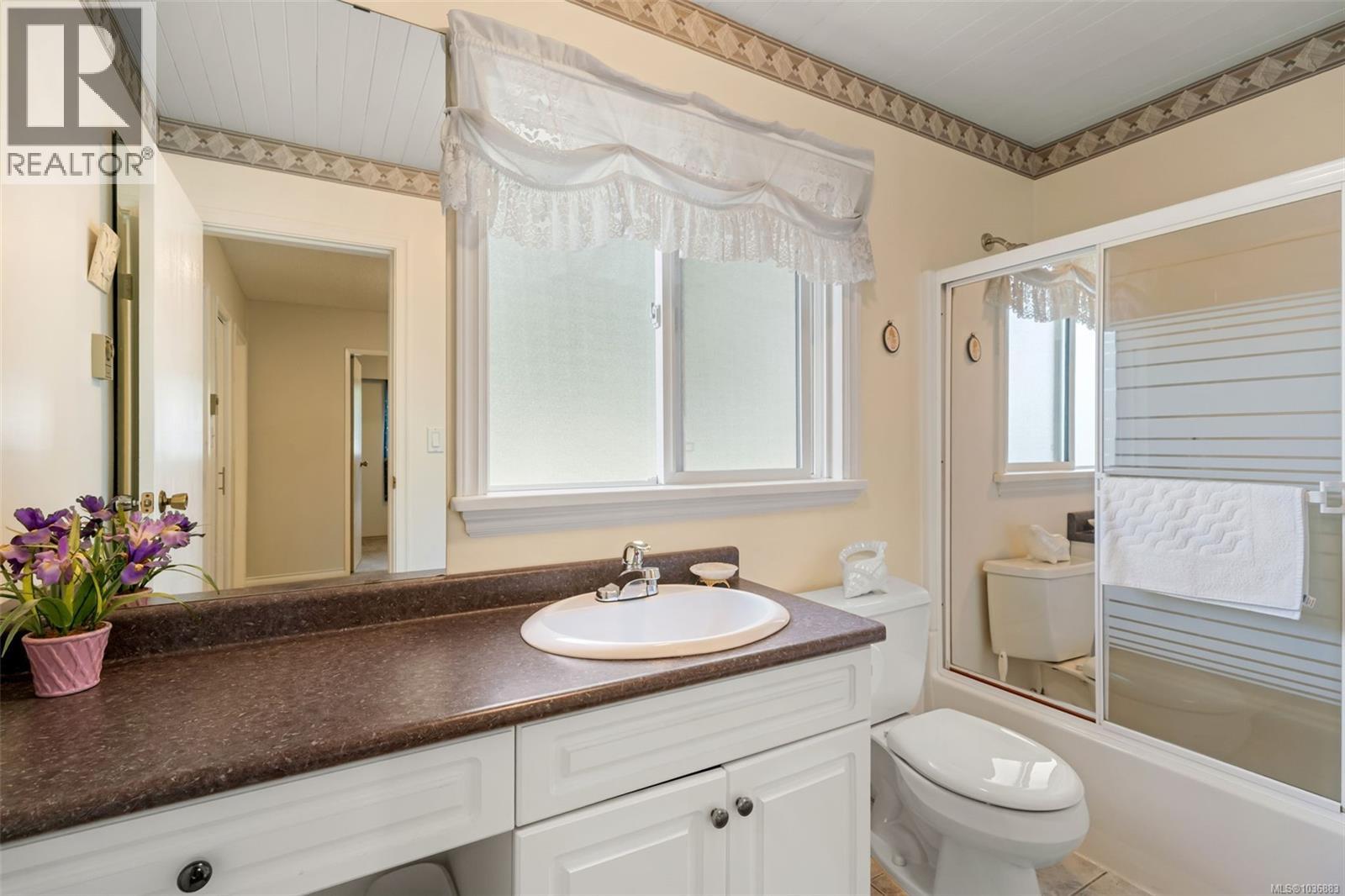 1020 Lucas Ave, Saanich, British Columbia  V8X 3P7 - Photo 22 - 1036883