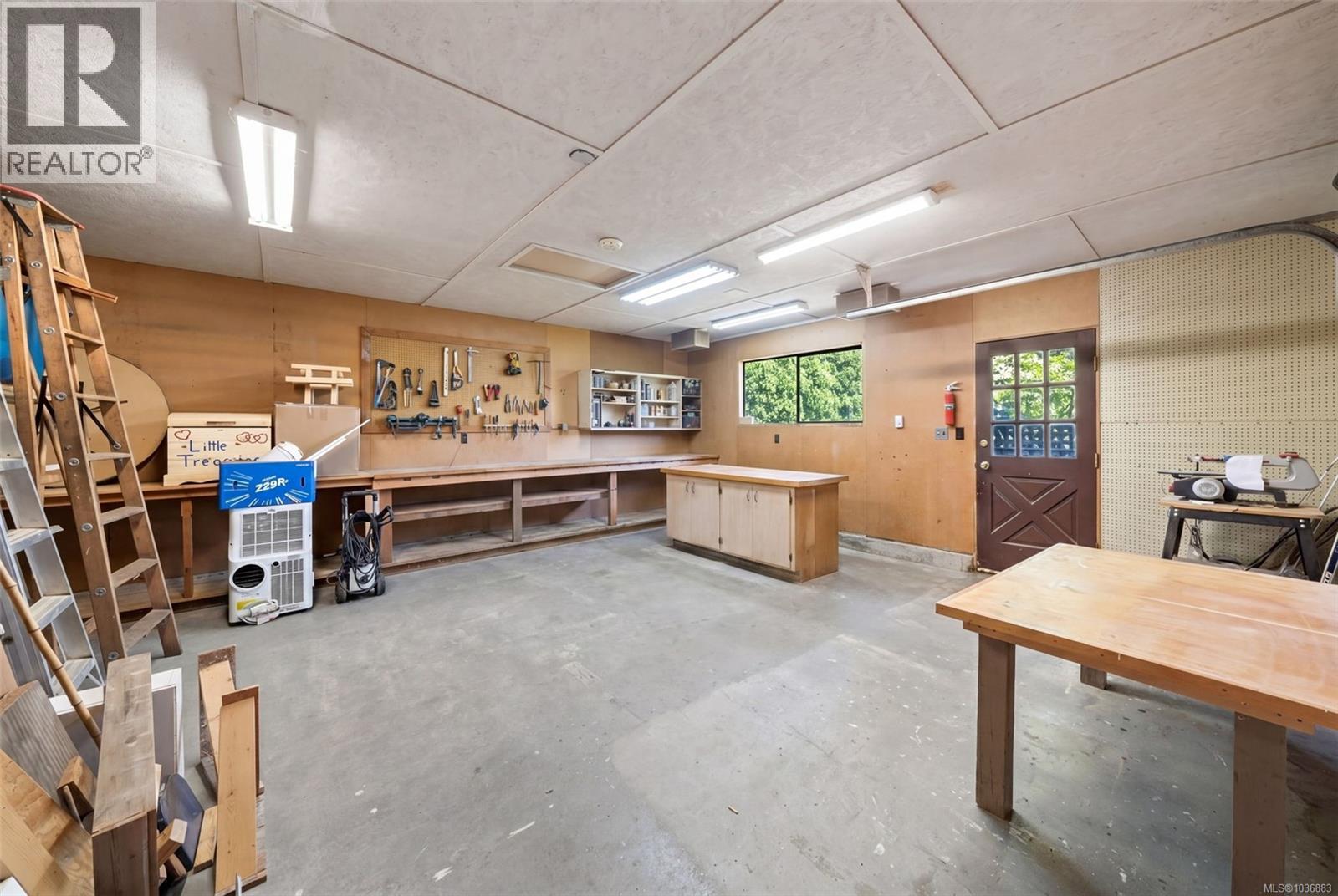 1020 Lucas Ave, Saanich, British Columbia  V8X 3P7 - Photo 31 - 1036883
