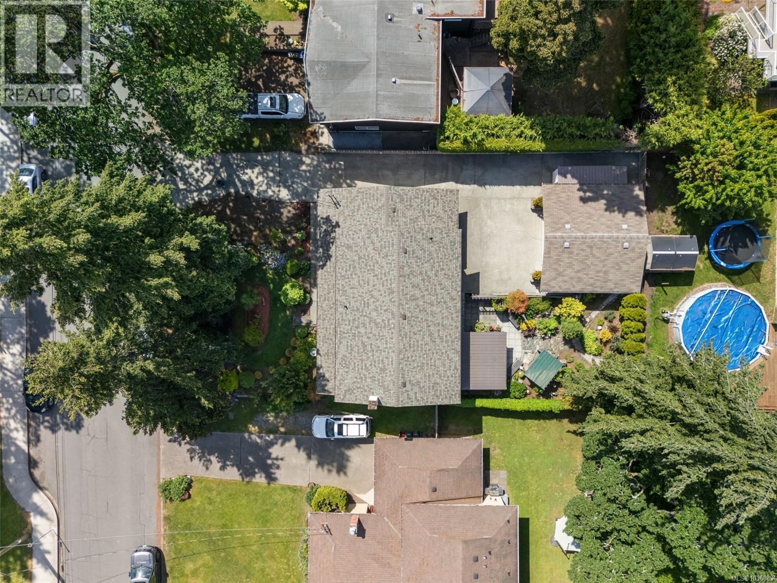 1020 Lucas Ave, Saanich, British Columbia  V8X 3P7 - Photo 34 - 1036883