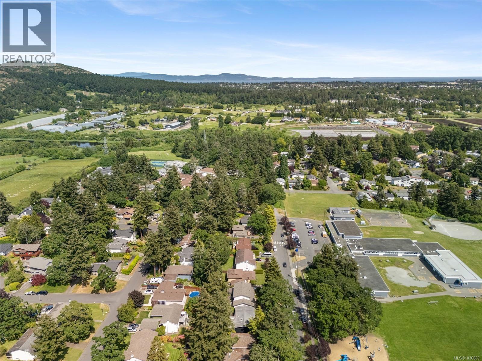 1020 Lucas Ave, Saanich, British Columbia  V8X 3P7 - Photo 36 - 1036883