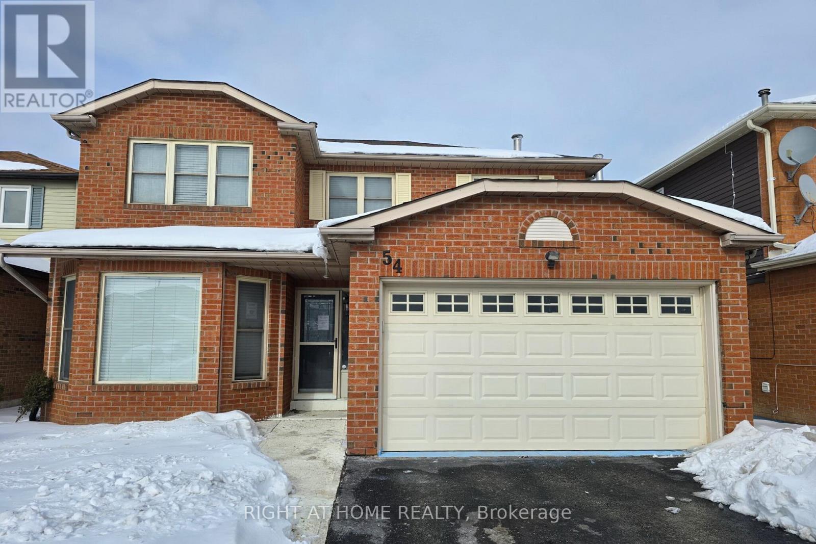 54 WOODSIDE COURT, Brampton, Ontario