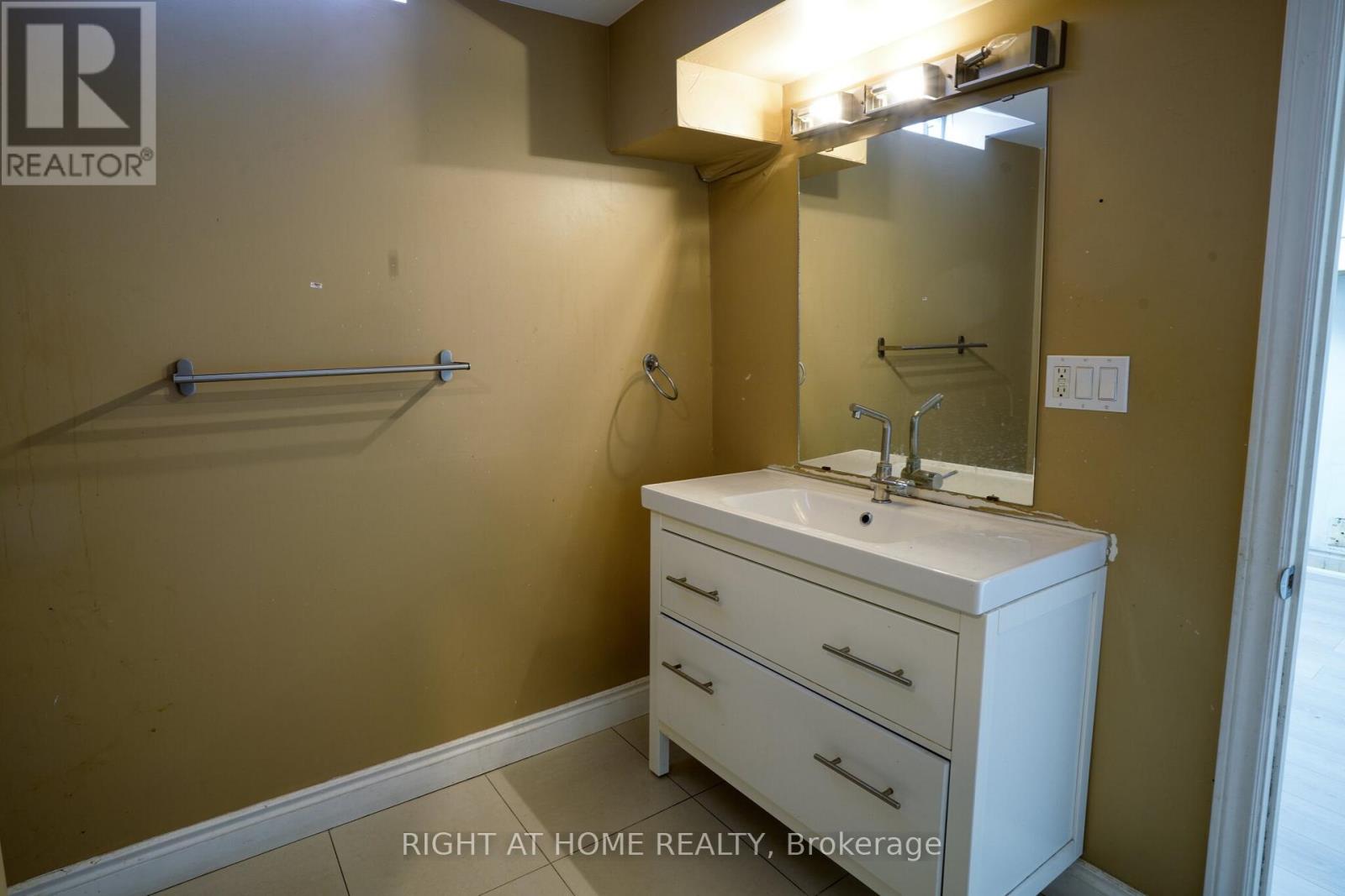 54 Woodside Court, Brampton, Ontario  L6Y 3Z2 - Photo 12 - W13158310