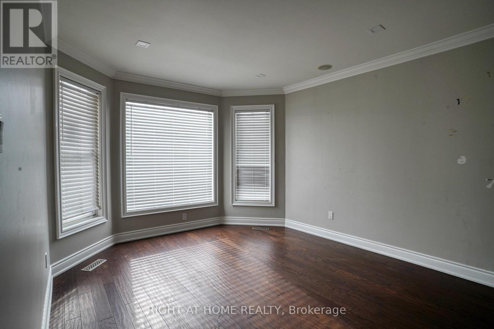 54 Woodside Court, Brampton, Ontario  L6Y 3Z2 - Photo 2 - W13158310