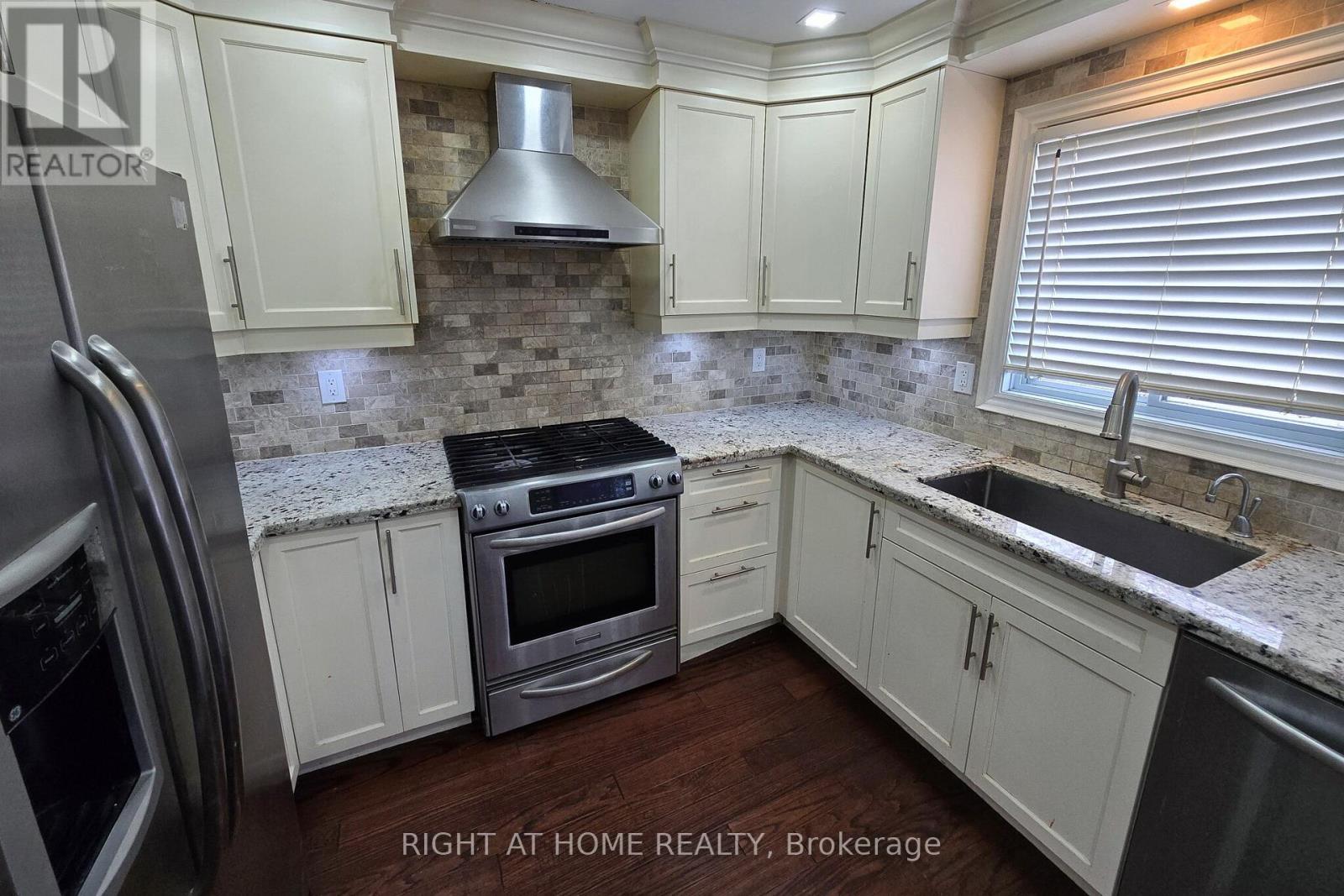 54 Woodside Court, Brampton, Ontario  L6Y 3Z2 - Photo 6 - W13158310