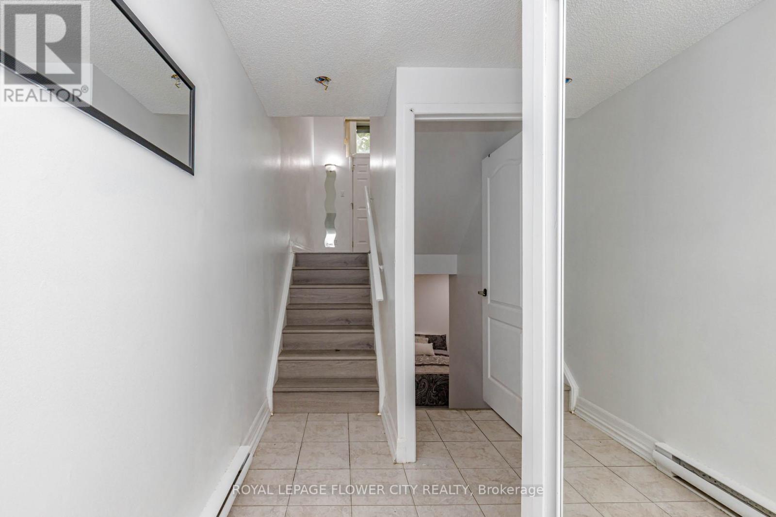 42 Briar Path, Brampton, Ontario  L6T 2A3 - Photo 3 - W13158326