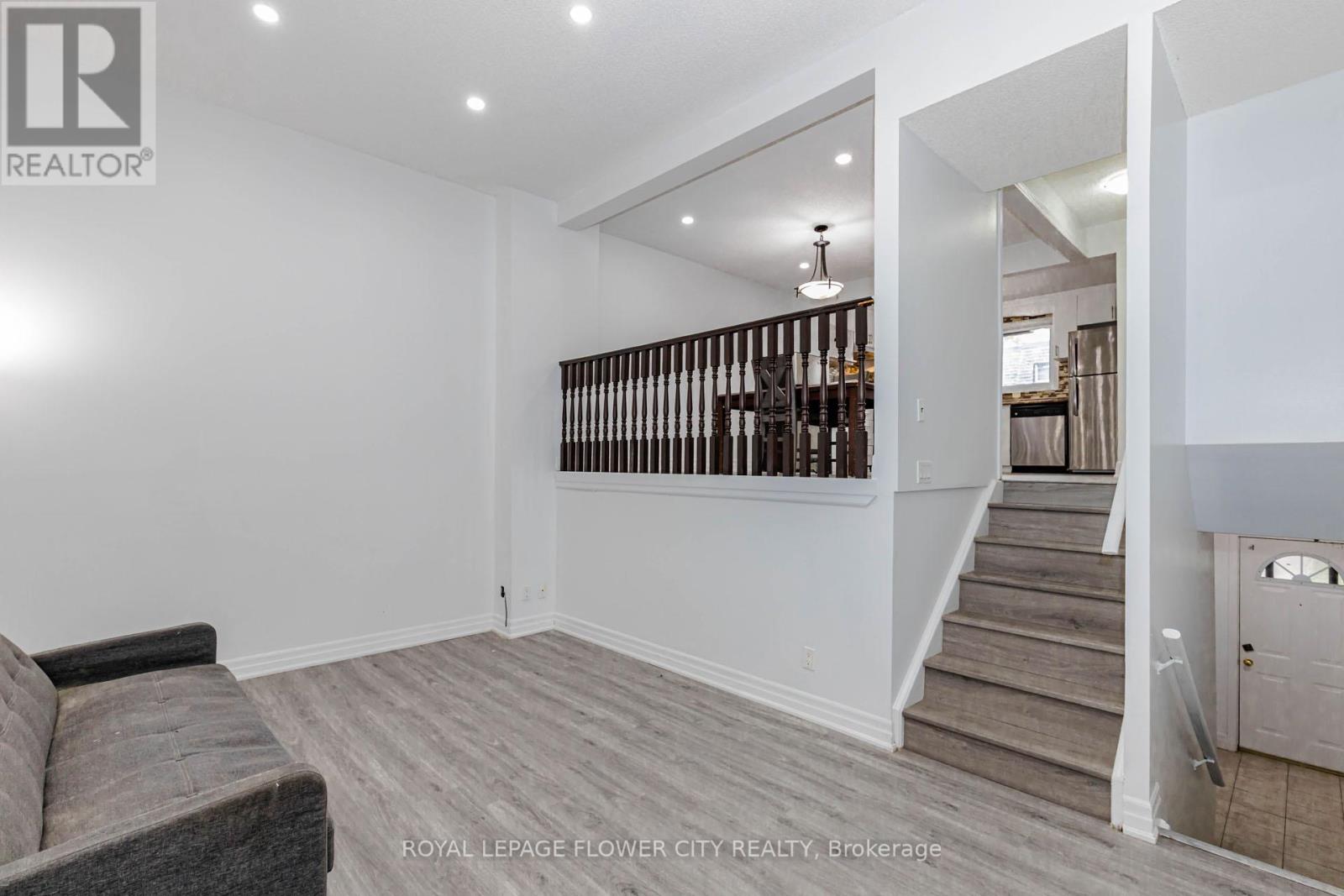 42 Briar Path, Brampton, Ontario  L6T 2A3 - Photo 6 - W13158326