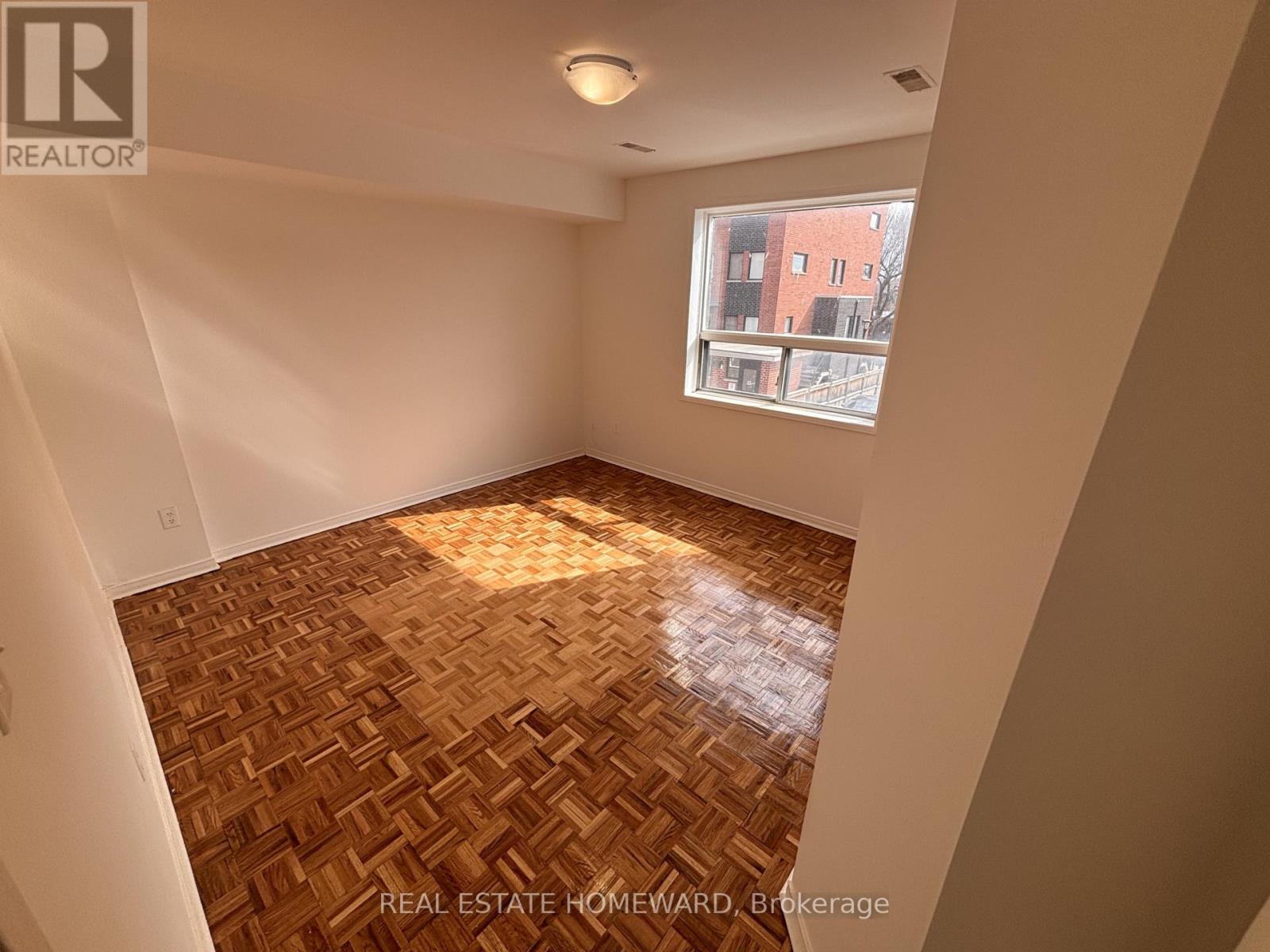 Upper - 879a Wilson Avenue, Toronto, Ontario M3K 1E6 - Photo 5 - W13158364