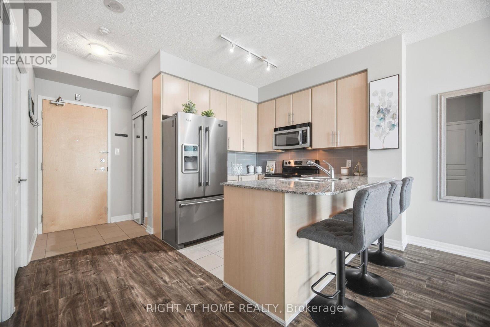 803 - 3515 Kariya Drive, Mississauga (Fairview), Ontario  L5B 0C1 - Photo 2 - W13158416