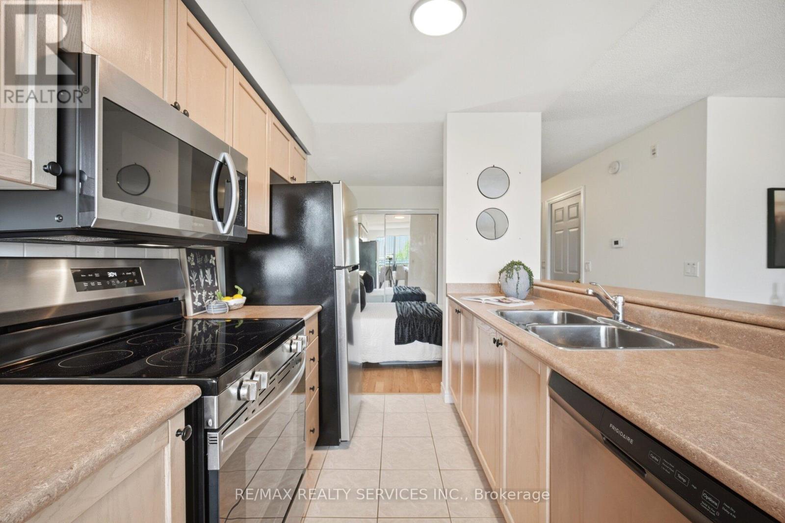 116 - 25 Via Rosedale, Brampton, Ontario  L6R 3J8 - Photo 7 - W13158418