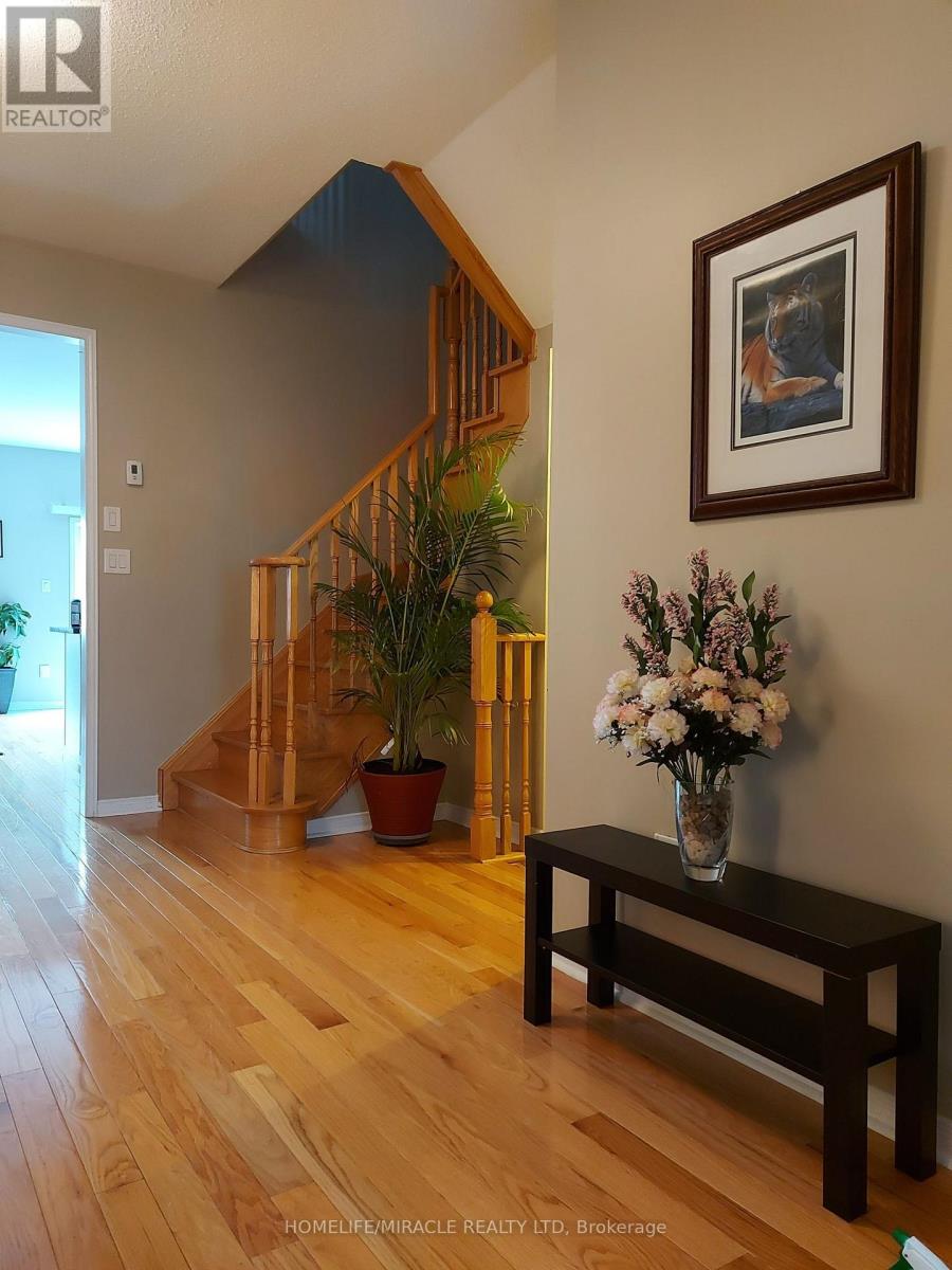 31 Niagara Trail, Halton Hills, Ontario  L7G 0A9 - Photo 3 - W13158424