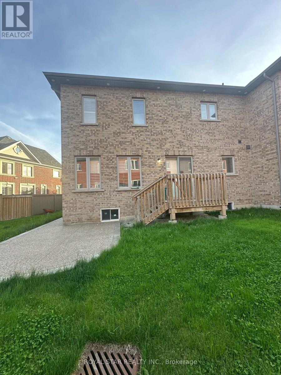 3 Cohoe Street, Brampton, Ontario  L7A 4X7 - Photo 2 - W13158478