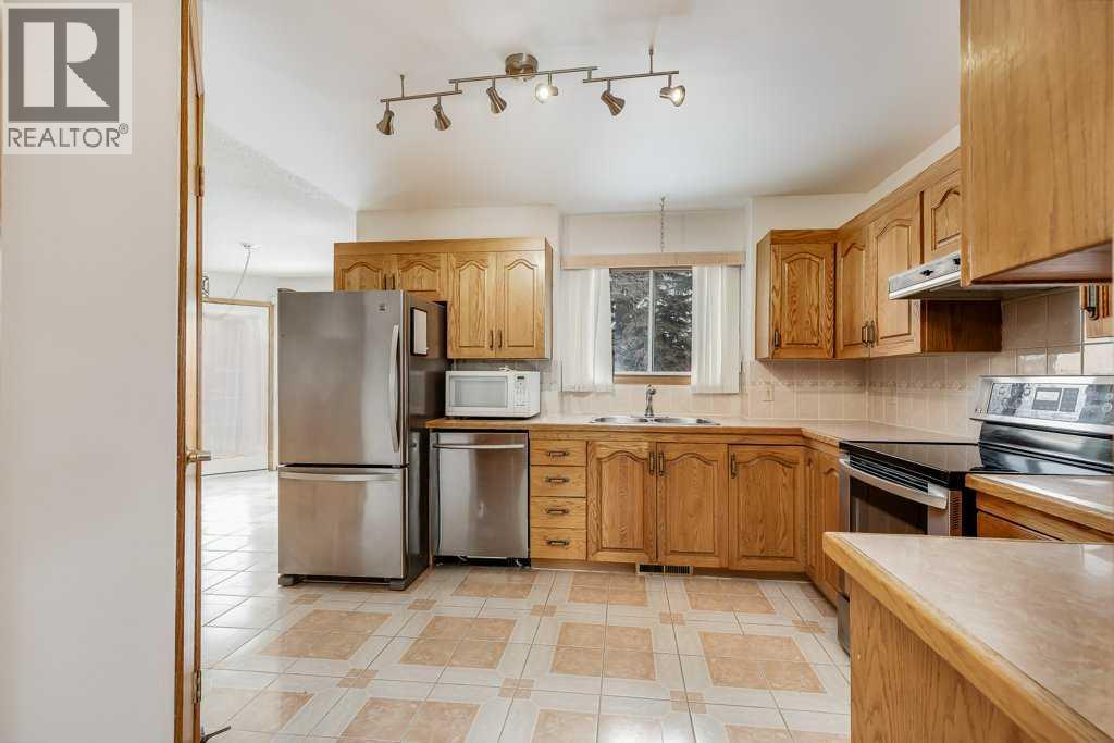 106 Sienna Hills Drive SW, Calgary, Alberta  T3H 2C8 - Photo 9 - A2282460