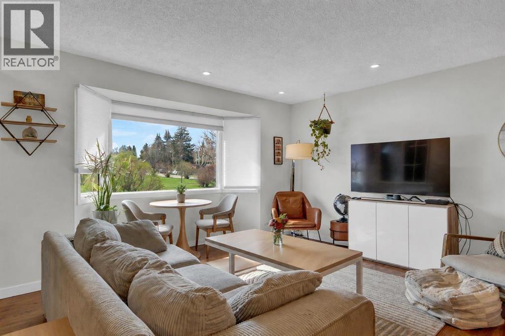 2728 45 Street SW, Calgary, Alberta  T3E 3Y4 - Photo 3 - A2309311