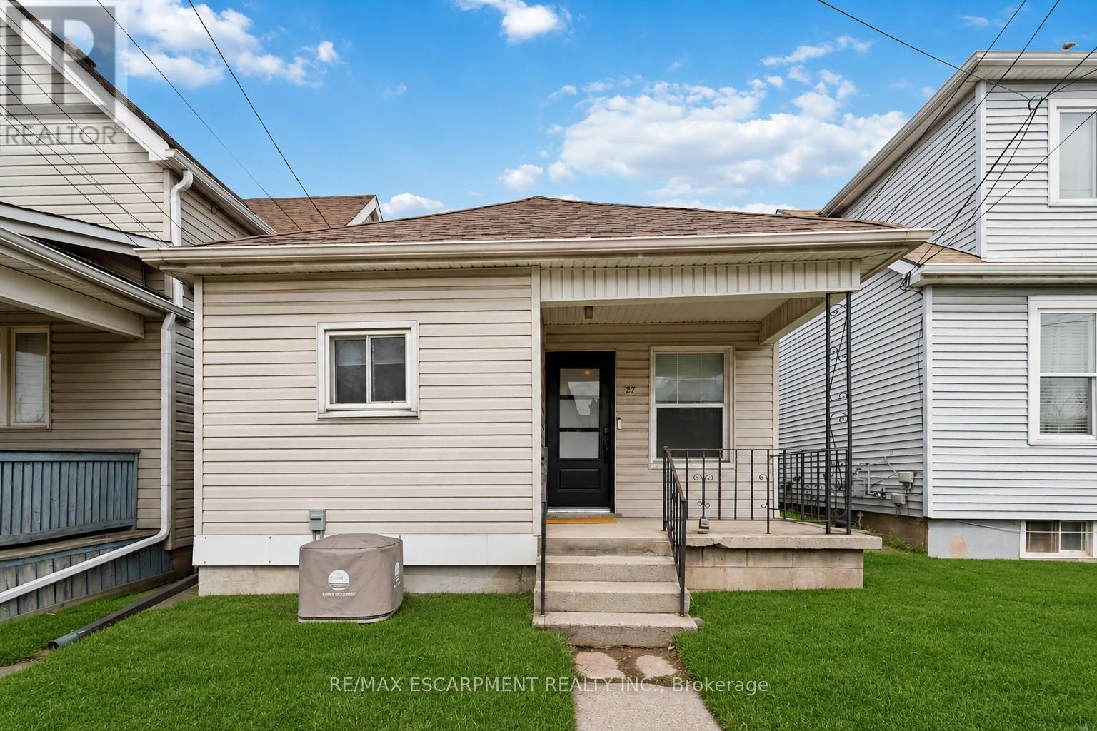 27 EDINBURGH AVENUE, Hamilton, Ontario
