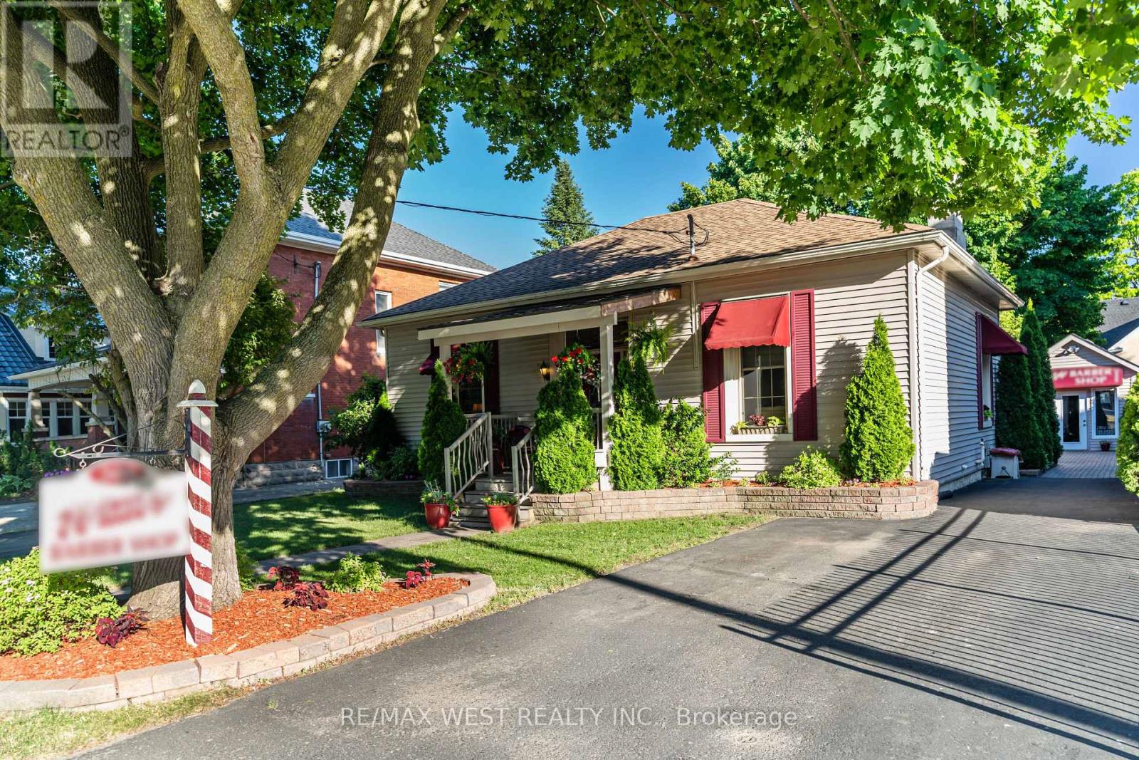 560 PEEL STREET, Woodstock, Ontario
