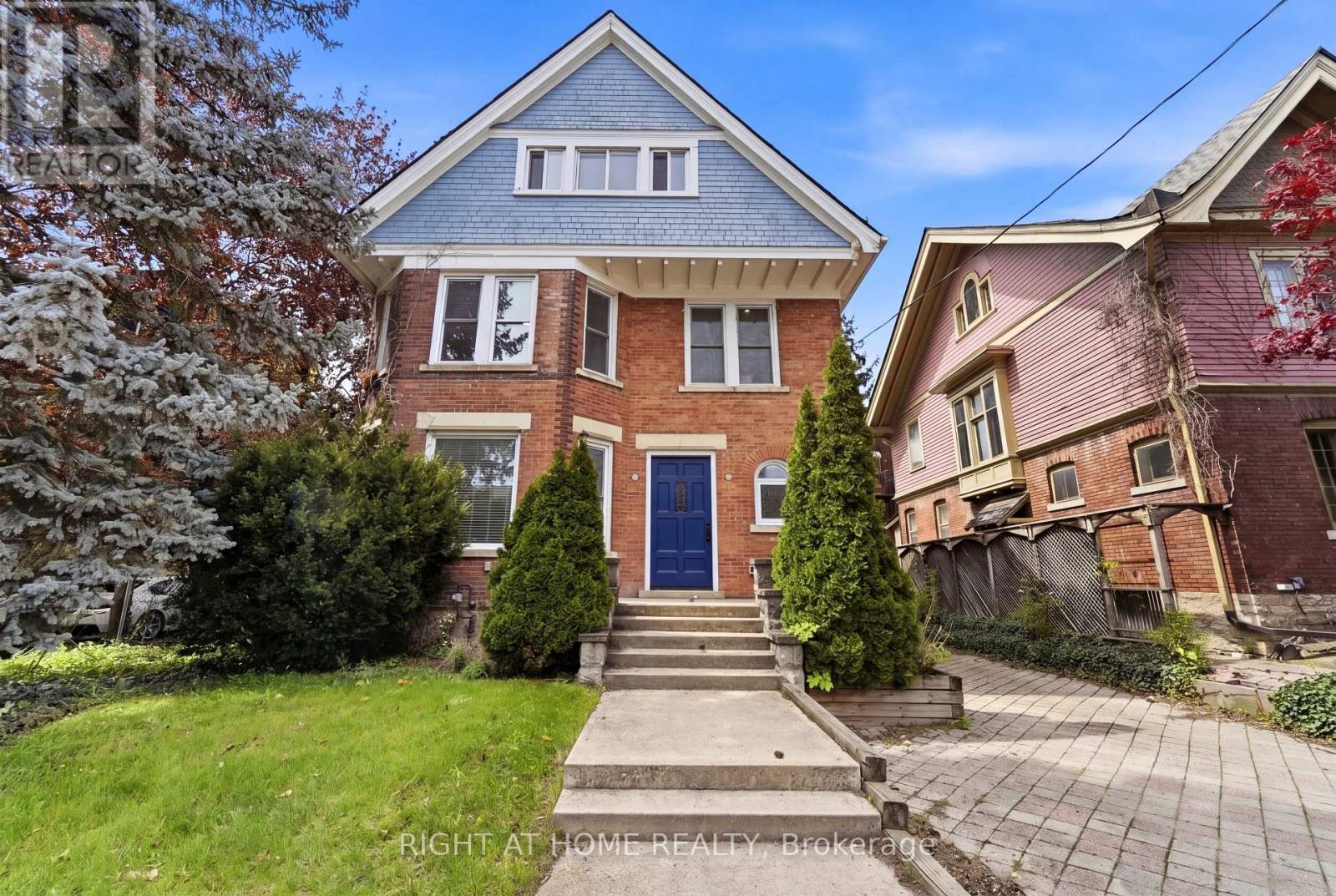 8 COLLEGE STREET, St. Catharines, Ontario