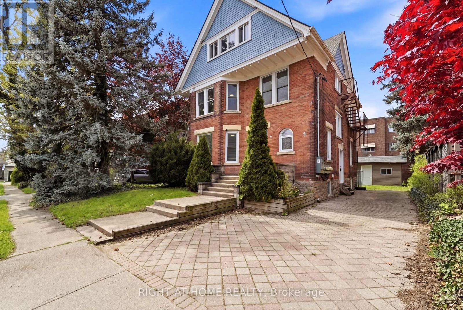 8 College Street, St. Catharines, Ontario  L2R 2W7 - Photo 2 - X13158342