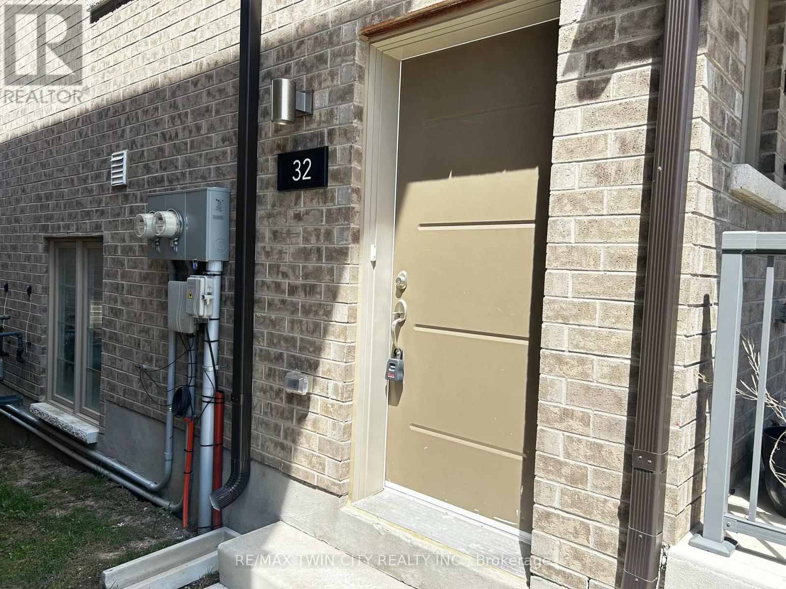 32 - 205 West Oak Trail, Kitchener, Ontario N2R 0R9 - Photo 2 - X13158458