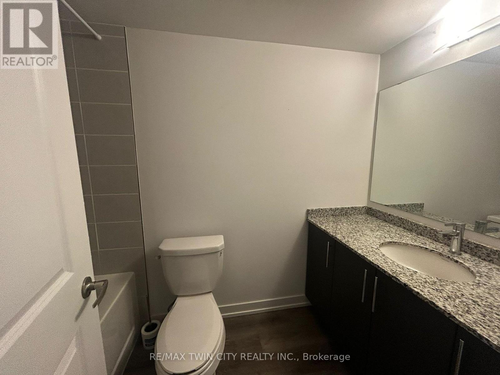 32 - 205 West Oak Trail, Kitchener, Ontario N2R 0R9 - Photo 4 - X13158458