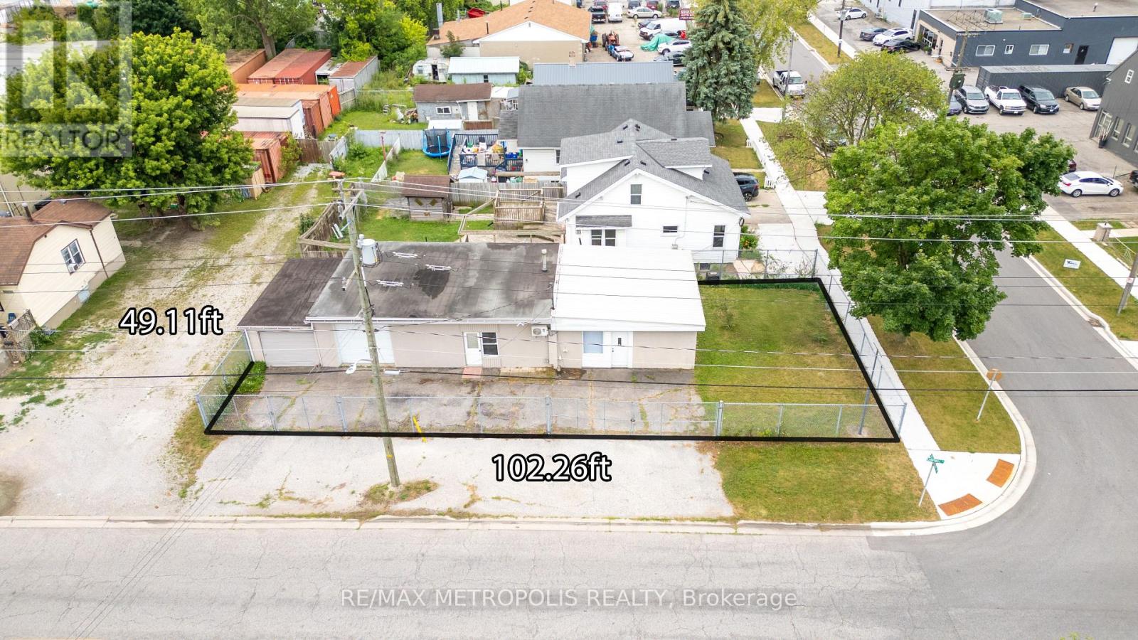 431 Campbell Street, Sarnia, Ontario N7T 2J1 - Photo 2 - X13158492