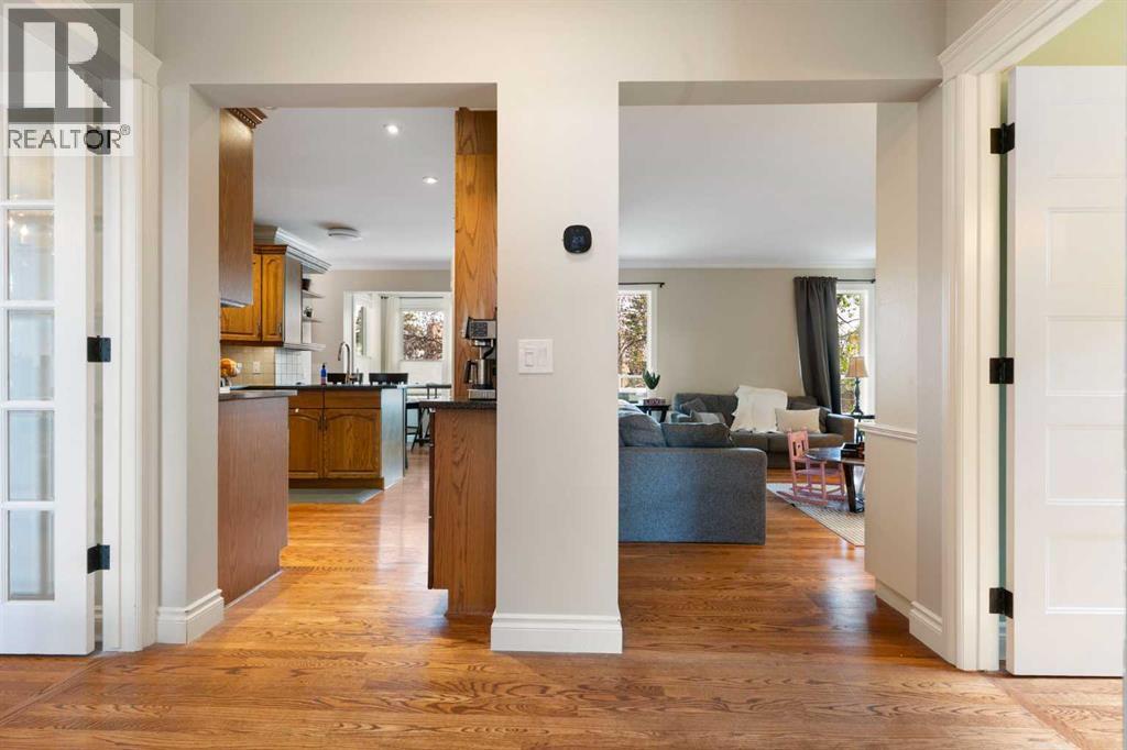 476 Silvergrove Gardens NW, Calgary, Alberta  T3B 4S8 - Photo 10 - A2311397