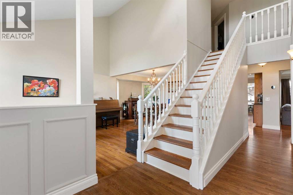 476 Silvergrove Gardens NW, Calgary, Alberta  T3B 4S8 - Photo 3 - A2311397