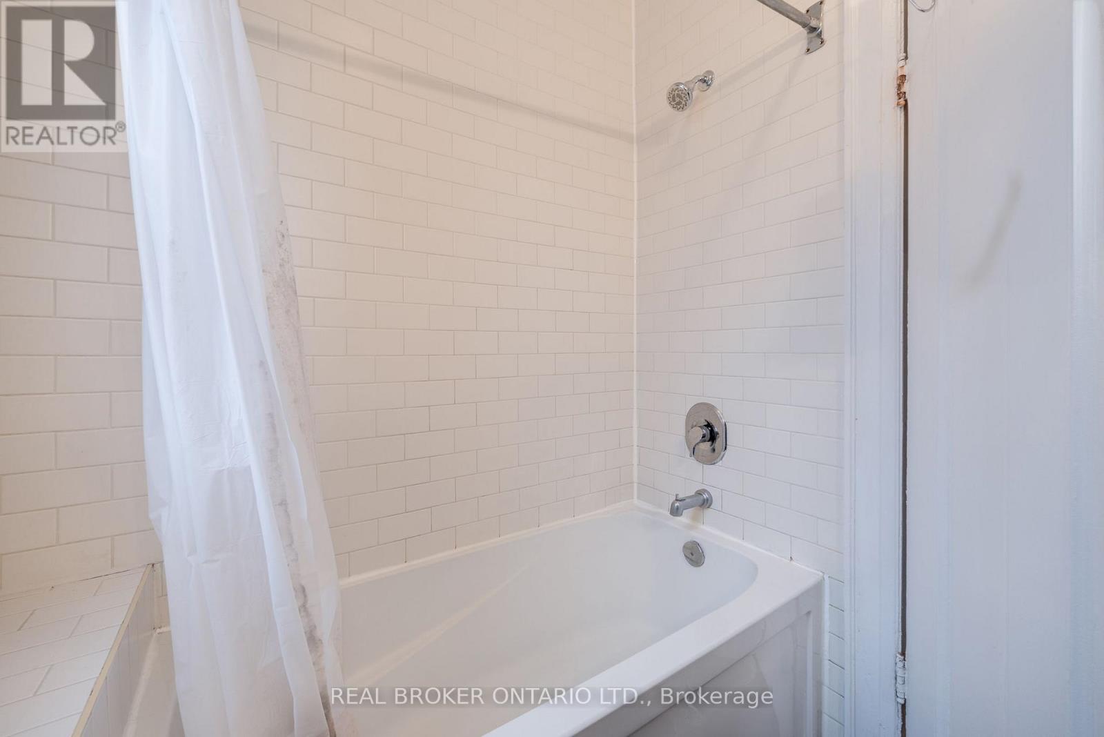 Upper - 77 Isabella Street, Toronto, Ontario  M4Y 1N7 - Photo 20 - C13158566