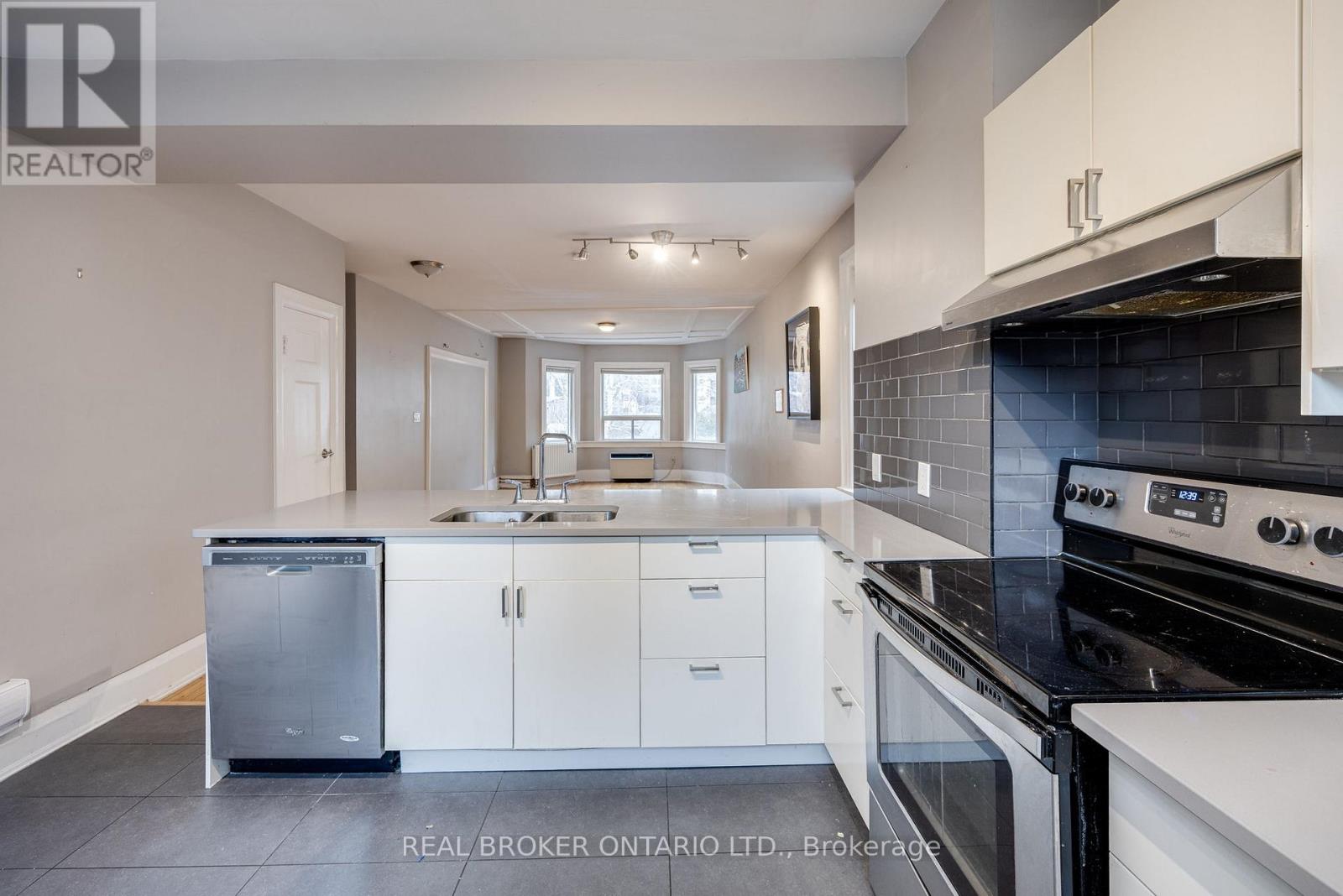 Upper - 77 Isabella Street, Toronto, Ontario  M4Y 1N7 - Photo 8 - C13158566
