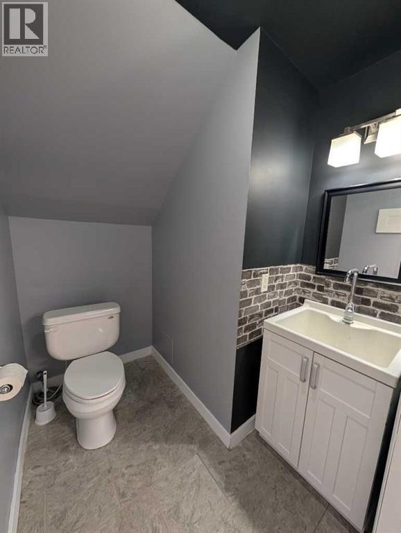 Main Floor, 524 3 Street SE, Medicine Hat, Alberta  T1A 0H3 - Photo 12 - A2309446