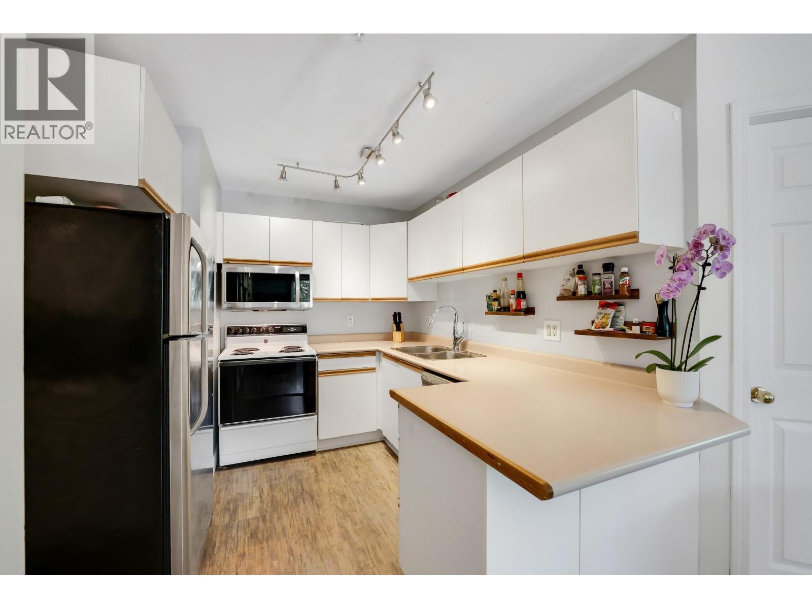 201b 40120 Willow Crescent, Squamish, British Columbia  V8B 0L7 - Photo 3 - R3126525