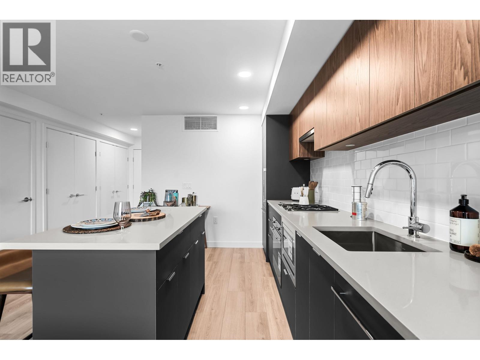 204 2419 Grant Street, Vancouver, British Columbia  V5K 3G5 - Photo 4 - R3126547