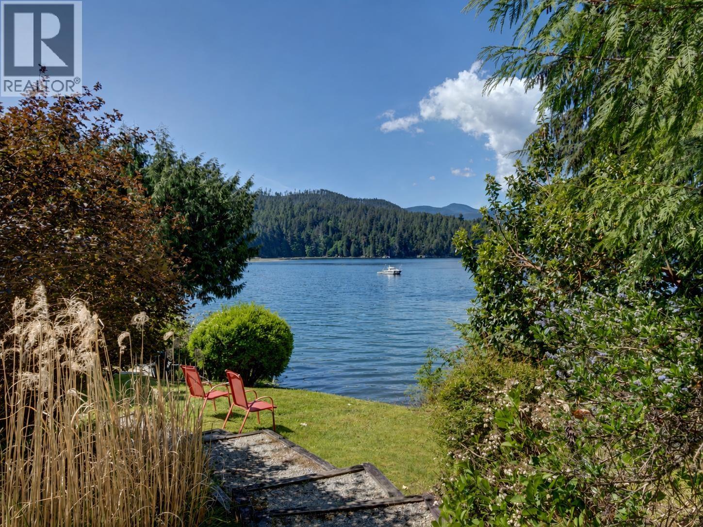 6480 Shoreline Place, Sechelt, British Columbia  V7Z 0L1 - Photo 3 - R3126453