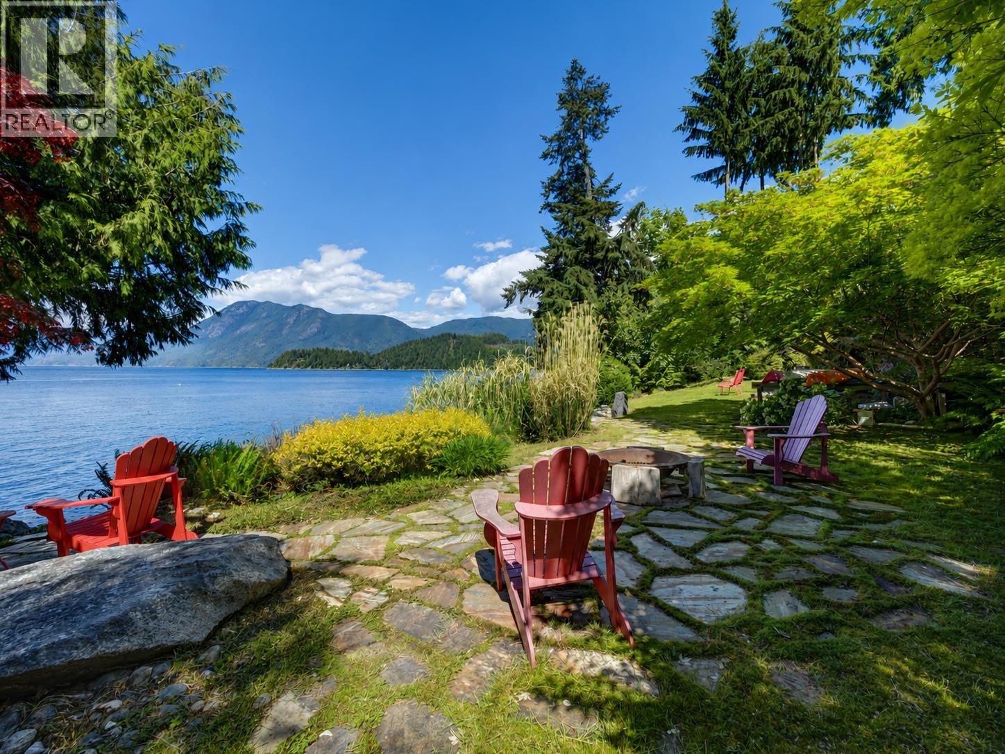 6480 Shoreline Place, Sechelt, British Columbia  V7Z 0L1 - Photo 2 - R3126453