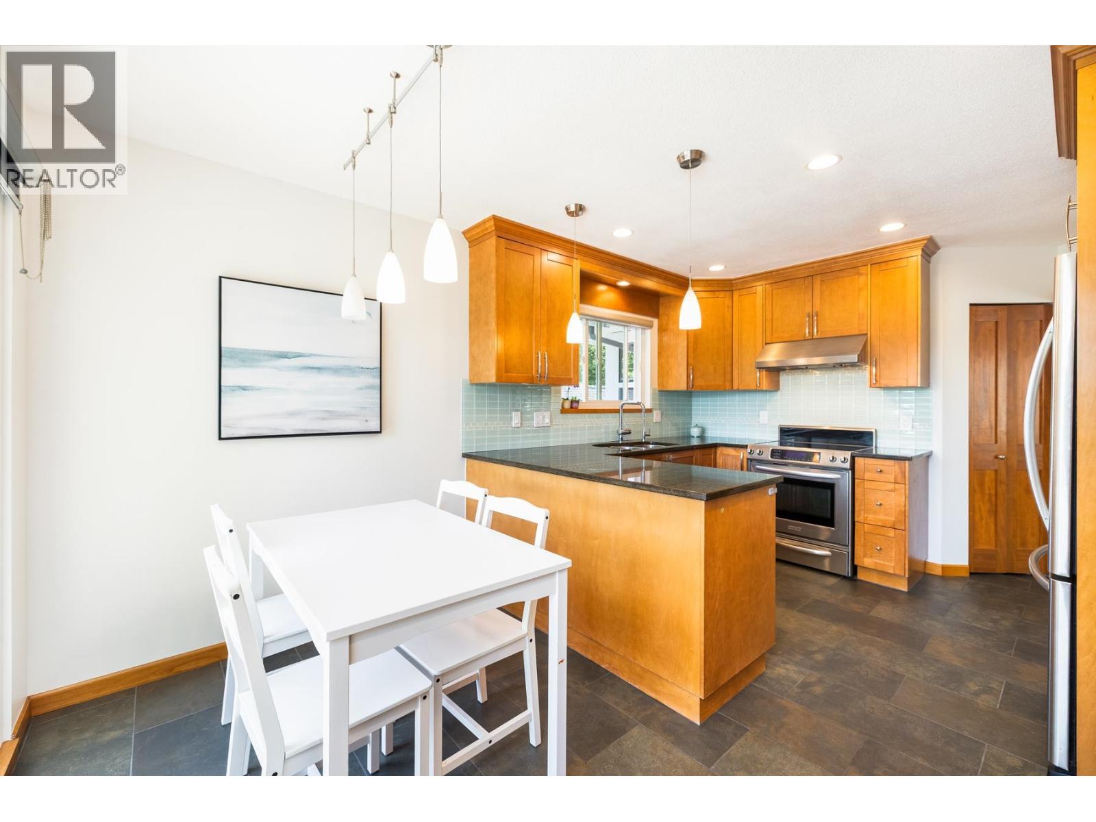 3985 Frames Place, North Vancouver, British Columbia  V7G 2M5 - Photo 13 - R3126561