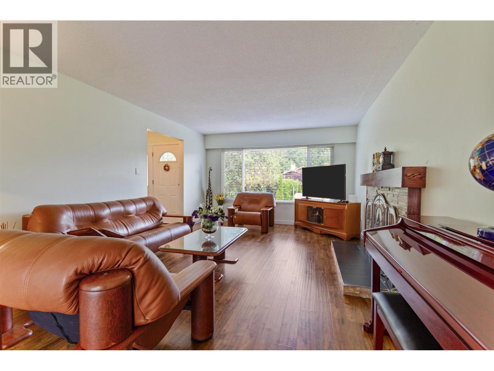 1906 Rhodena Avenue, Coquitlam, British Columbia  V3K 2Z9 - Photo 3 - R3126441