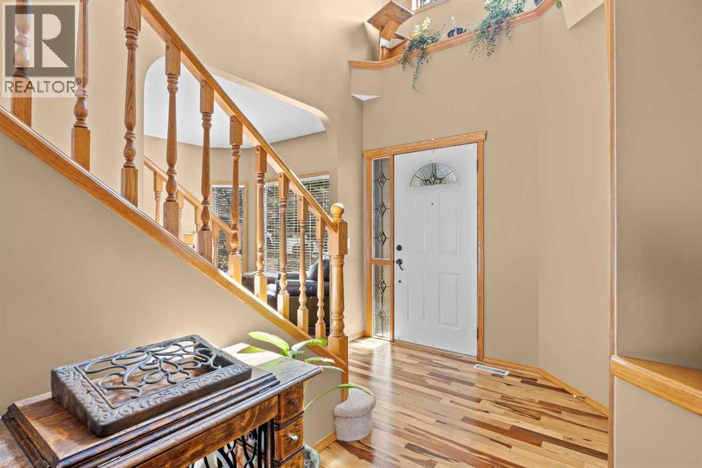 30 Gleneagles View, Cochrane, Alberta  T0L 0W2 - Photo 3 - A2308711