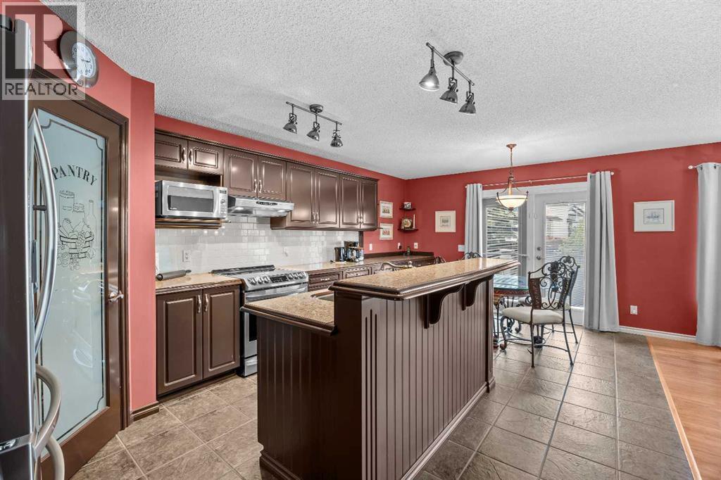 11178 Hidden Valley Drive NW, Calgary, Alberta  T3A 6C7 - Photo 11 - A2308715