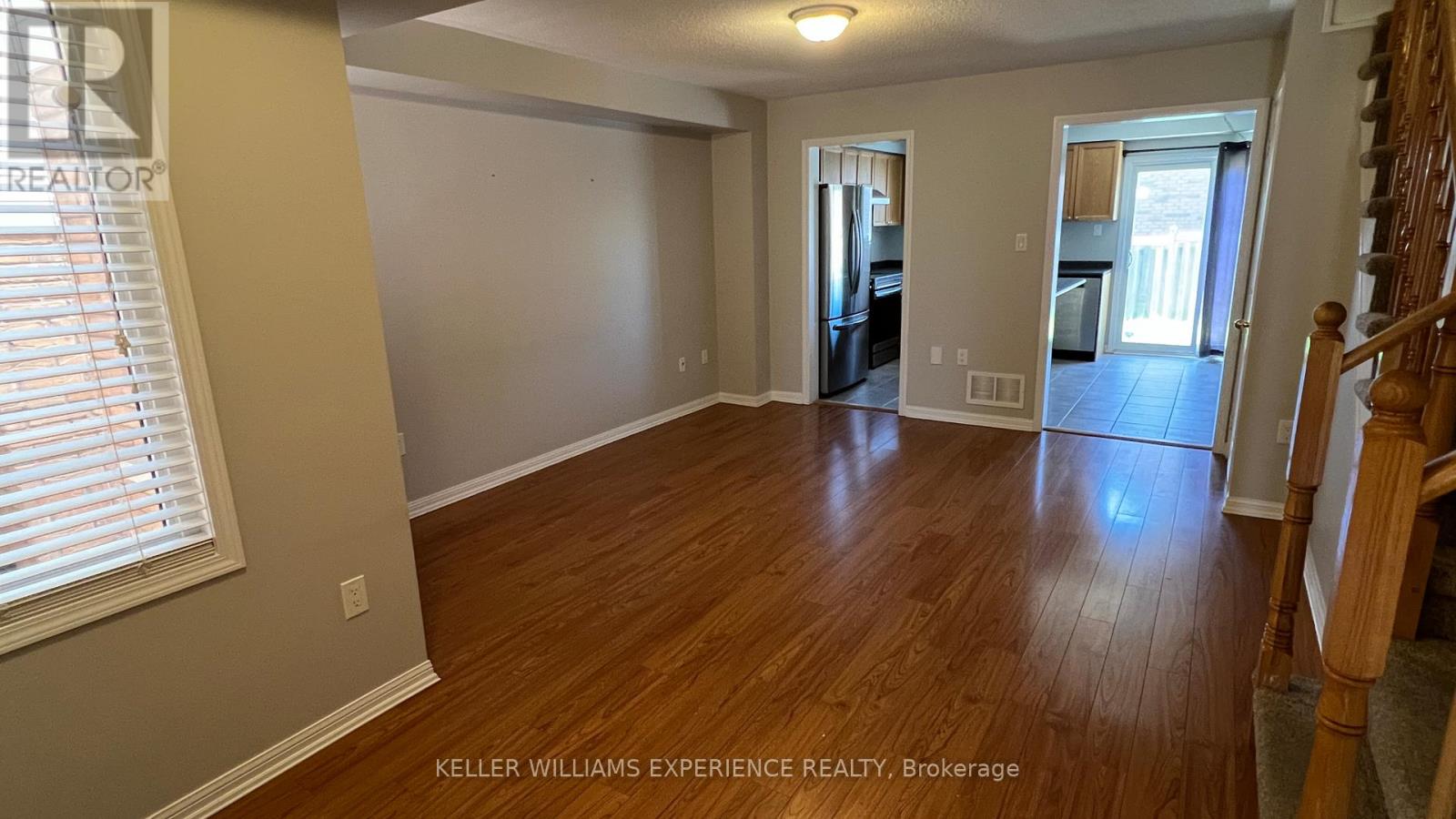 76 Commonwealth Road, Barrie (Innis-Shore), Ontario  L4M 0C9 - Photo 3 - S13158560