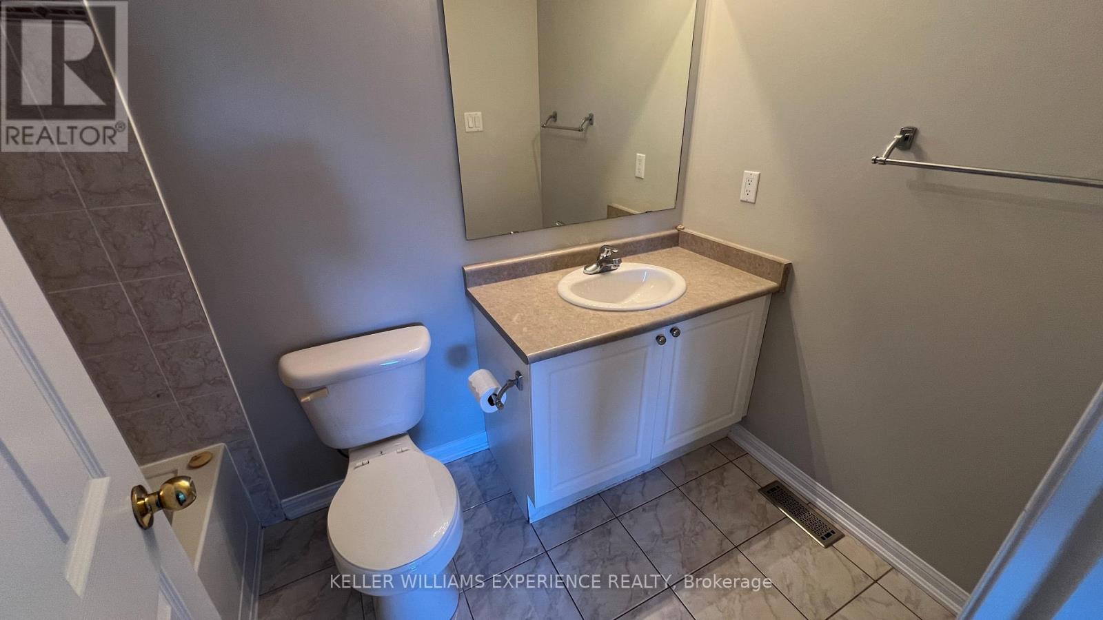 76 Commonwealth Road, Barrie (Innis-Shore), Ontario  L4M 0C9 - Photo 8 - S13158560
