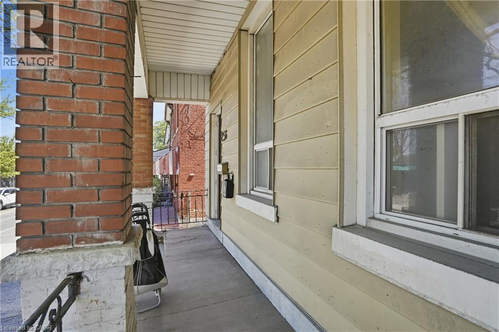 256 Bay Street N, Hamilton, Ontario  L8L 1M3 - Photo 2 - 40832427