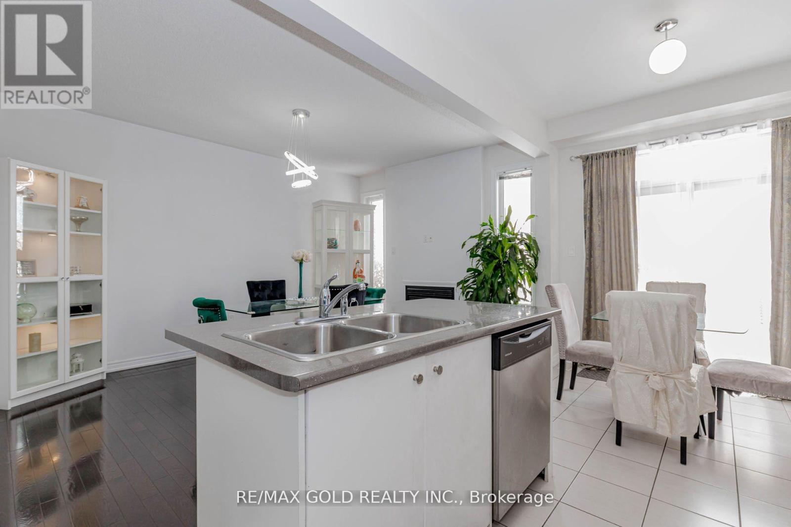 39 Chesterwood Crescent, Brampton, Ontario  L6Y 0Z4 - Photo 19 - W13158522