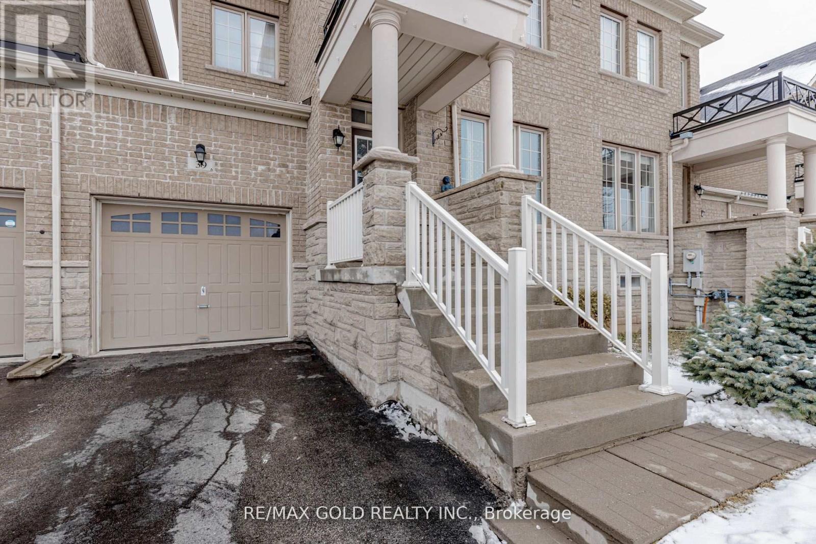 39 Chesterwood Crescent, Brampton, Ontario  L6Y 0Z4 - Photo 4 - W13158522