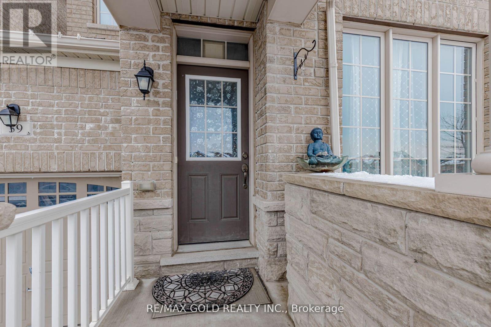 39 Chesterwood Crescent, Brampton, Ontario  L6Y 0Z4 - Photo 5 - W13158522