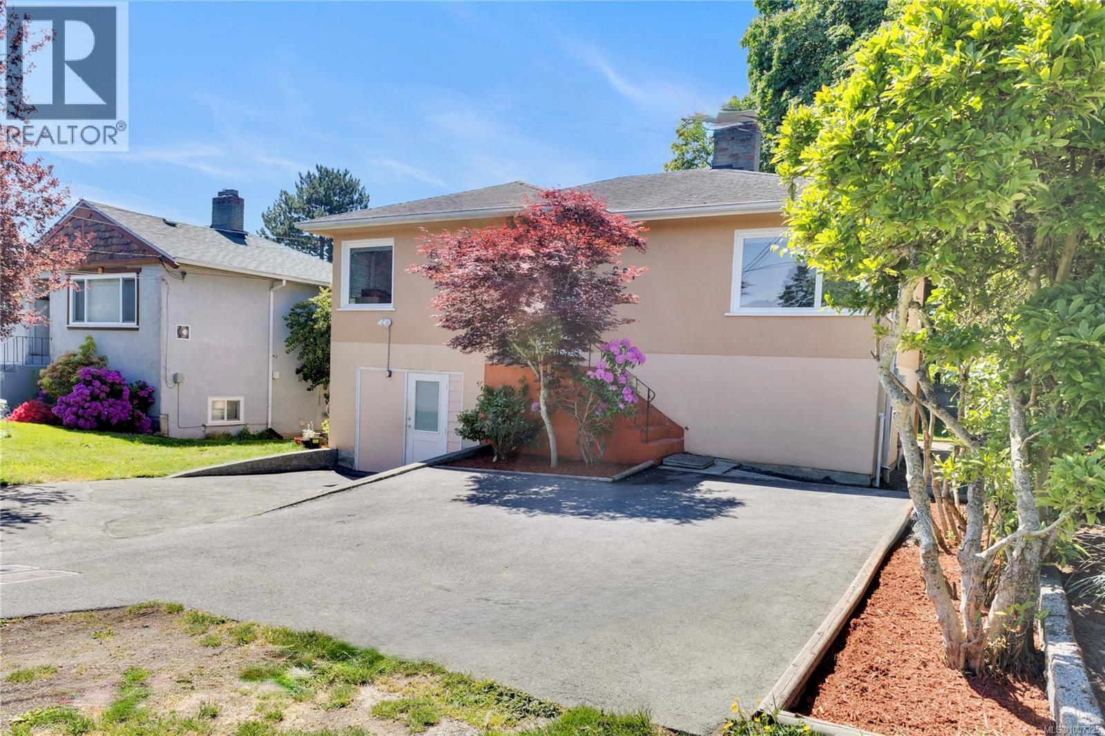 251 Sims Ave, Saanich, British Columbia  V8Z 1K4 - Photo 2 - 1037325