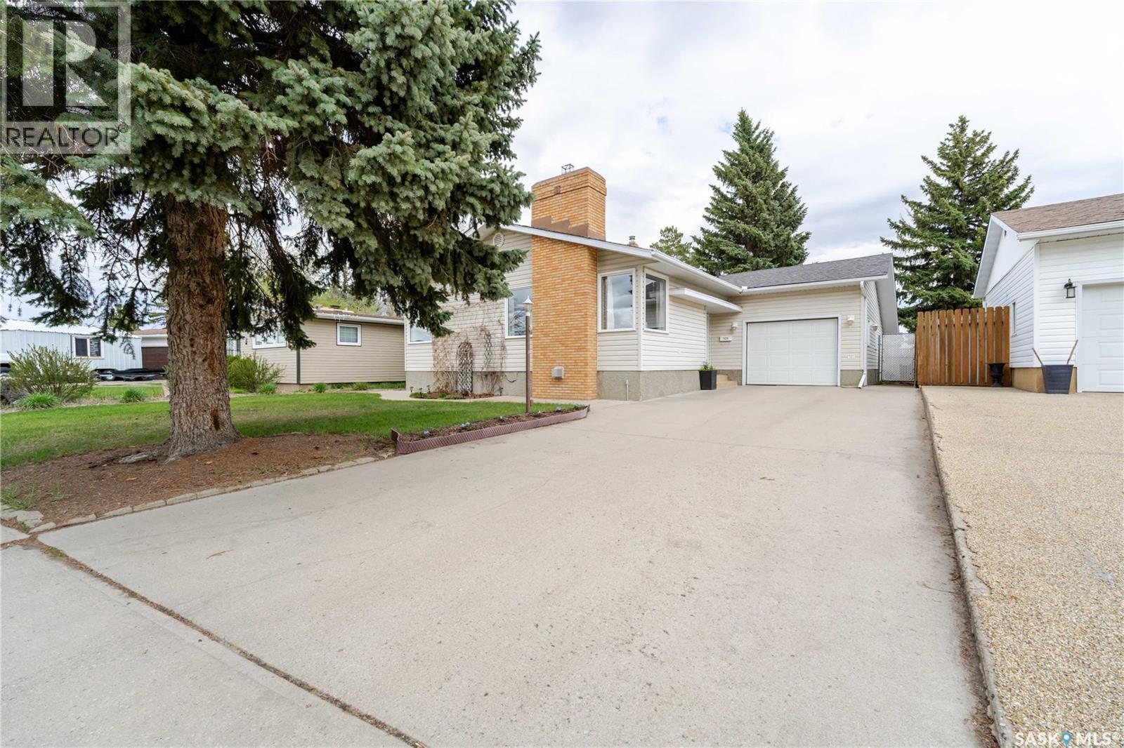 1325 King CRESCENT, Moose Jaw, Saskatchewan