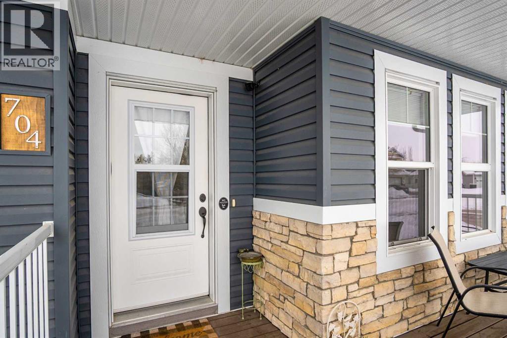 704 Stonehaven Drive, Carstairs, Alberta  T0M 0N0 - Photo 3 - A2313151