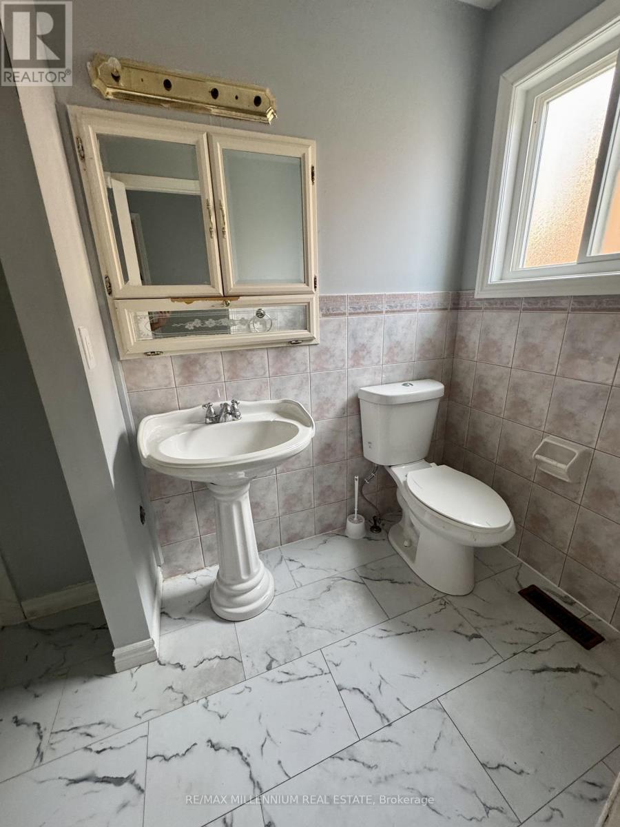 36 Diane Court, Brampton, Ontario  L6Y 3E2 - Photo 8 - W13093436