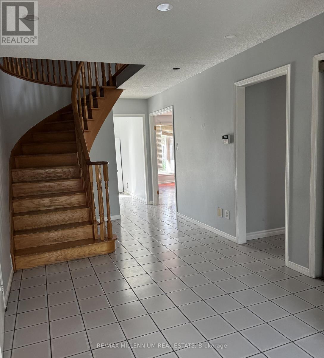 36 Diane Court, Brampton, Ontario  L6Y 3E2 - Photo 3 - W13093436