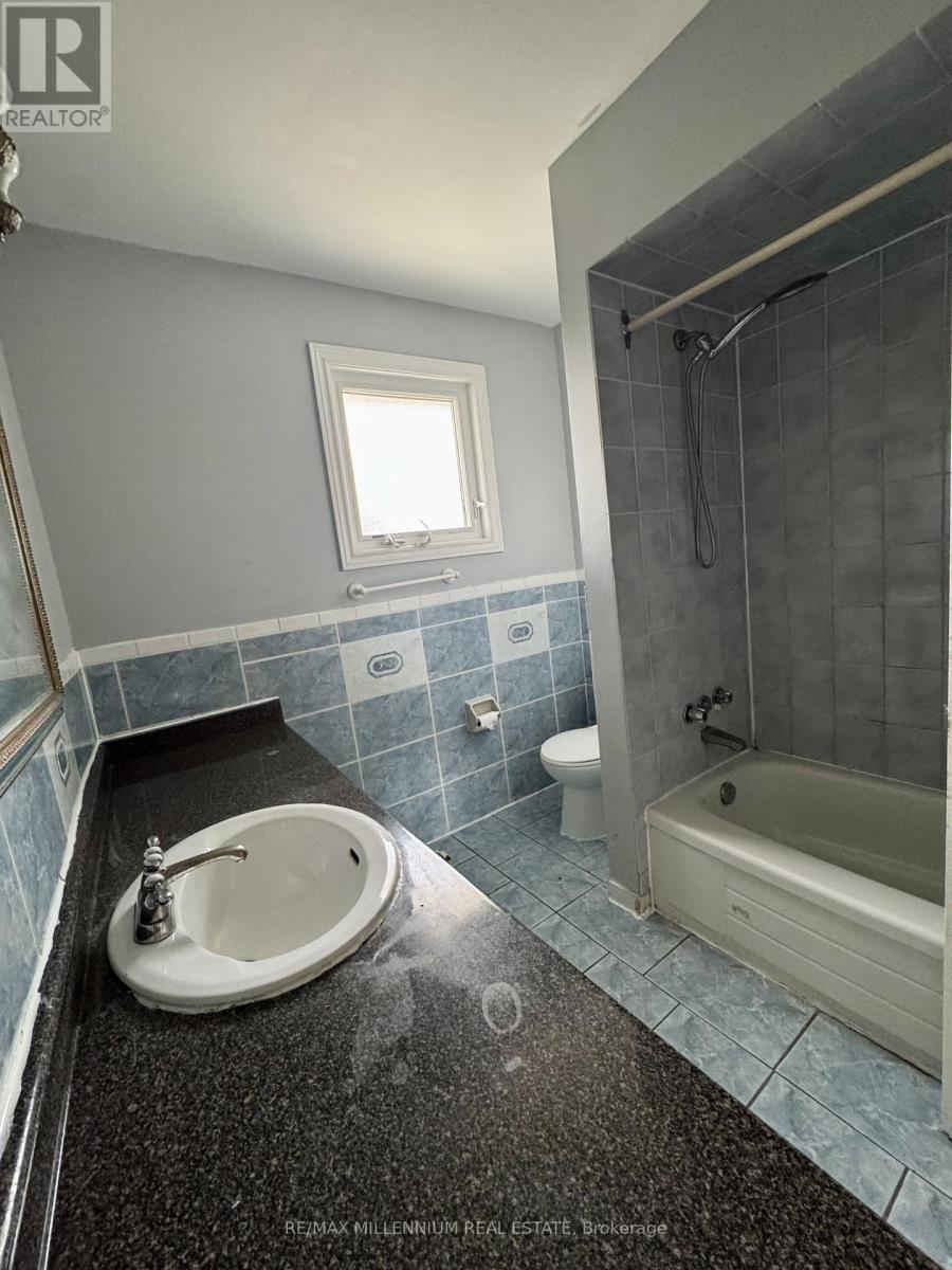 36 Diane Court, Brampton, Ontario  L6Y 3E2 - Photo 15 - W13093436