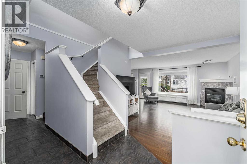 381 Hidden Valley Manor NW, Calgary, Alberta  T3A 5V5 - Photo 3 - A2313010